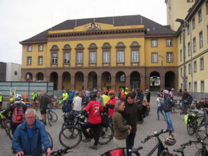 Strartpunkt der Hauptdemoroute in Witten auf dem Rathausplatz